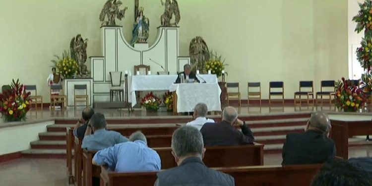 Se presenta informe de proceso sinodal en encuentro nacional de sacerdotes.