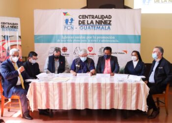 Organizaciones lazan programa de niñez y adolecencia.