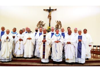 Obispos de Guatemala celebran misa rogando por Guatemala.