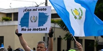 El miedo de las élites despierta la crisis postelectoral en Guatemala.