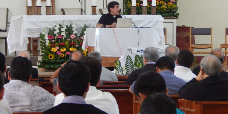 La sinodalidad entre sacerdotes y laicos es el tema del encuentro sacerdotal nacional.