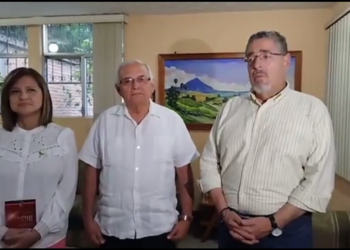 Cardenal Ramazzini  recibe visita de binomio presidencial: Arévalo y Karin Herrera de movimiento Semilla.