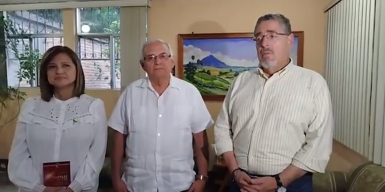 Cardenal Ramazzini  recibe visita de binomio presidencial: Arévalo y Karin Herrera de movimiento Semilla.