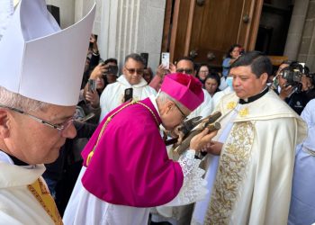 En ciudad Altense dan bienvenida al nuevo Arzobispo.