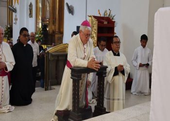 Pastor de todos, especialmente de los pobres.