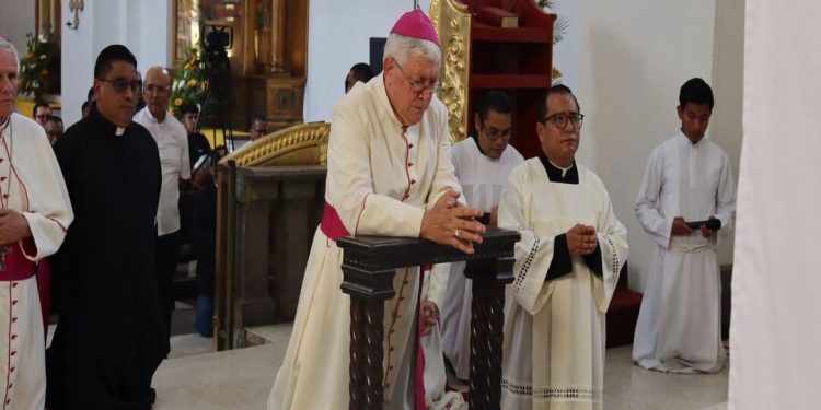Pastor de todos, especialmente de los pobres.